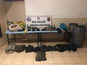 Muş’ta PKK’ya ait sığınakta yaşam malzemesi ele geçirildi
