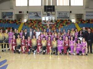 Gençler Kızlar Basketbolda kupalar sahibini buldu