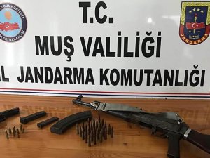 FETÖ şüphelisinin evinde silah ve mühimmat ele geçirildi