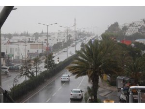 Bodrum’da cadde ve sokaklar göle döndü