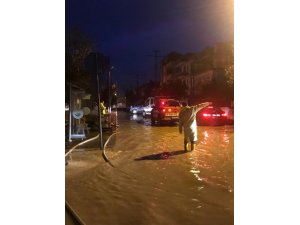Balıkesir’de ev ve iş yerlerini su bastı