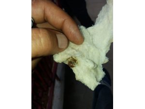 Ekmekten çıkan cisimle şoke oldu