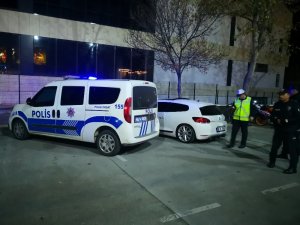 Dur ihtarına uymayan şahıs otomobilini bırakıp kaçtı
