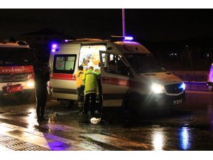 Virajda savrulan ticari araç yan yattı: 5 yaralı