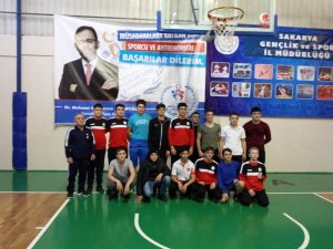 Akyazı Belediyesi güreş takımı şampiyonluk yolunda