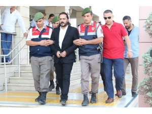 İzmir’de trafik kazası sonucu 3 kişinin ölümüne neden olmak suçundan 13 yıl 4 ay hapisle cezalandırılan yazar Emrah Serbes’in cezası istinafta onandı
