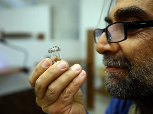 Semazenleri iğne deliğine sığdırdı