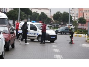 Kadın sürücünün kullandığı otomobil ters döndü