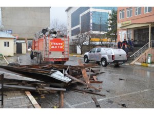 Muş'ta şiddetli rüzgar