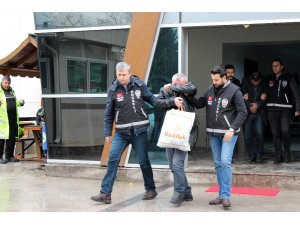 Sosyal medyada tanıştıkları kızları fuhşa zorlayan 2 kişi tutuklandı