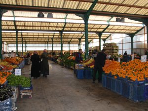 Karatay Zabıtası kapalı pazar marketleri denetledi