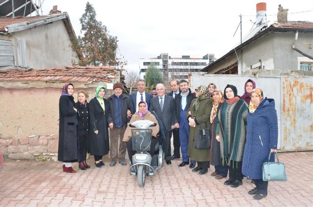 Karatay Belediyesi engelleri kaldırmaya devam ediyor