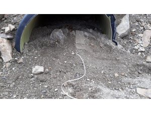 Teröristlerin menfeze yerleştirdiği patlayıcı imha edildi