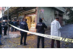 Soyguncuları püskürten kuyumcu yanlışlıkla yoldan geçen kadını vurdu