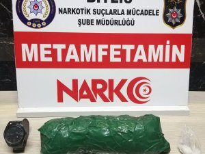 Uyuşturucu bulunan otomobilin sürücüsünde ‘F. Gülen’ ibareli kol saati ele geçirildi