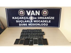 Van’da cep telefonu kaçakçılığı