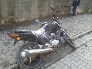 Motosiklet 10 yaşındaki çocuğa çarptı