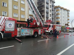 Restoran bacasında çıkan yangın paniğe neden oldu