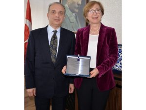 Prof. Dr. Bilgin’e Avrupa Havayolu Yönetimi Derneği’nden diploma