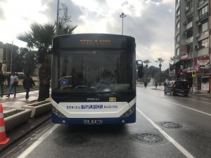 Denizli'de valilik eskortuna otobüs çarptı