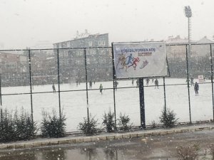 Bayburt kar altında çalıştı