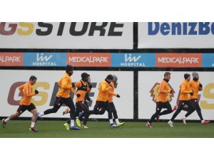 Galatasaray’da Emre Akbaba salonda çalıştı