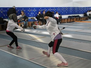 Eskrimde Mevlana Kupası heyecanı yaşandı