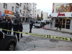 Antalya’da kameralara yansıyan silahlı ve sopalı kavga