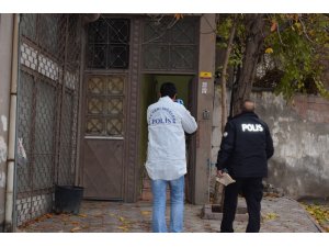 Silahı temizlerken kendini vurdu