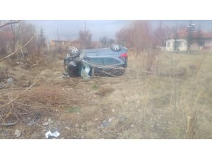 Metrelerce takla atan otomobilden yaralı olarak kurtuldu