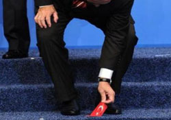 Başbakan'ın bayrak hassasiyeti