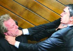 'Vadi'deki Doğan, Capone'a rahmet okutur'