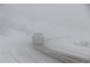 Sivas'ta 53 köy yolu ulaşıma kapandı