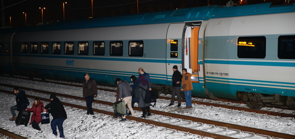 Tren kazasında son gelişmeler: 7 Ölü, 46 Yaralı