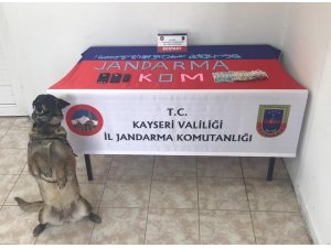 Jandarmadan uyuşturucu operasyonu: Çok sayıda uyuşturucu hap ele geçirildi