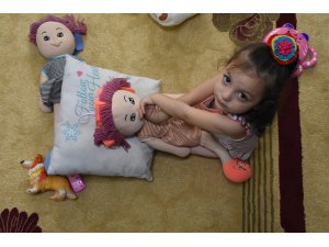 Yemek borusu zarar gören minik Defne'ye 30 ameliyat