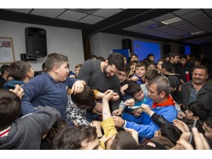 Son şampiyon gençlerle buluştu