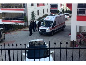 Boşandığı eşini öldürdü, ikiz kızlarını yaraladı