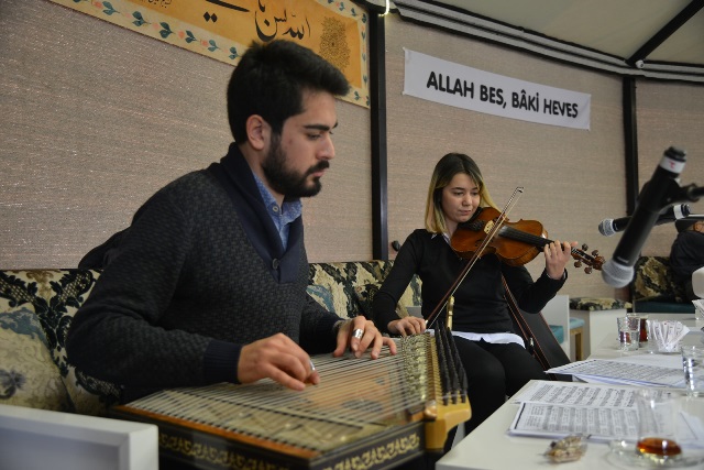 Kanun ile Kemanın Düeti Mest Etti