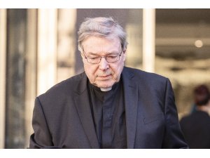 Avustralya’nın Melbourne mahkemesi, Kardinal George Pell’i çocuk tacizinden suçlu buldu