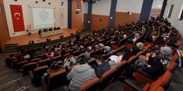 NEÜ’de ‘Ortaçağ'da Harp Silahları’ konulu panel düzenlendi