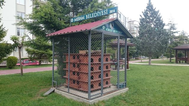 Meram’da hayvanlara beslenme istasyonları