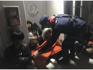Kuşadası’nda 29’u çocuk 53 kaçak göçmen yakalandı