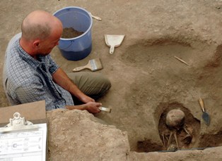 Çatalhöyük'ün simge figürleri kanaviçede
