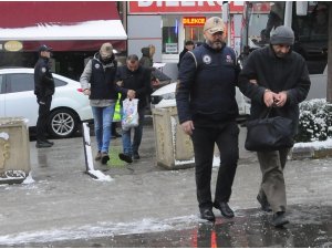 FETÖ şüphelisi 4 polis adliyede