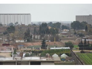 Terör örgütü YPG Kamışlı’da hendek kazıyor