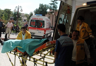 Alacak-verecek kavgası kanlı bitti: 3 yaralı