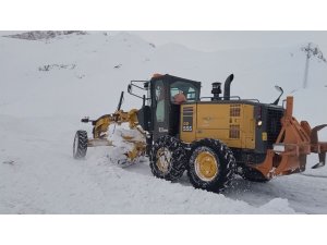 Van-Bahçesaray yolunun tek şeridi ulaşıma açıldı