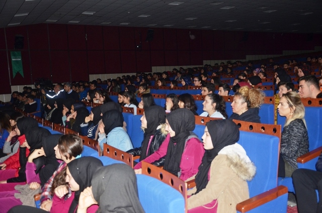 Belediyeden madde bağımlılığıyla ilgili tiyatro