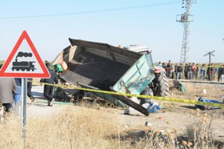 Hemzemin geçitte kaza: 1 ölü, 3 yaralı